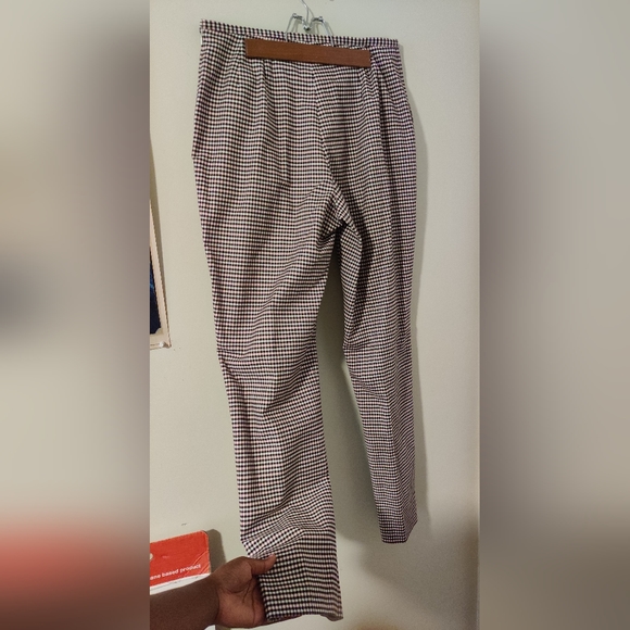 Cutter and Buck Women's Red, Black, and White Checkered Cropped Pants, size 8 - Picture 2 of 6